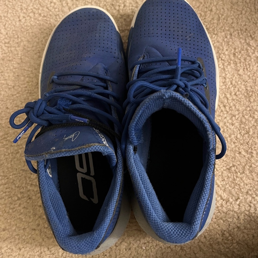 Underarmour sneakers